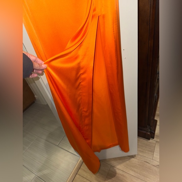 x REVOLVE Arial Gown in Fire (Orange)
Amanda Uprichard
Size: M
100% SILK - Picture 9 of 12